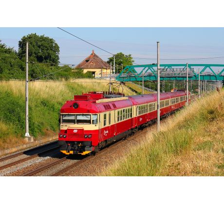 560007 - Elektrický vůz 560.023 + vložený vůz 060.032 ČD