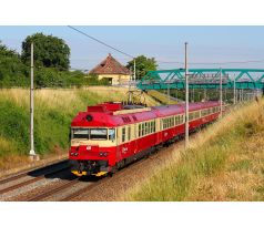560008 - Elektrický vůz 560.024 + vložený vůz 060.033 ČD