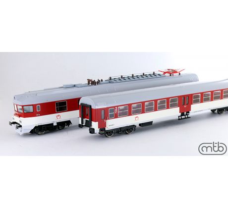 560009 - Elektrický vůz 560.033 + vložený vůz 060.045 ZSSK